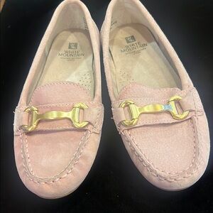 White Mountain 6M Scotch Pink Leather Loafers with Gold Horse Bit